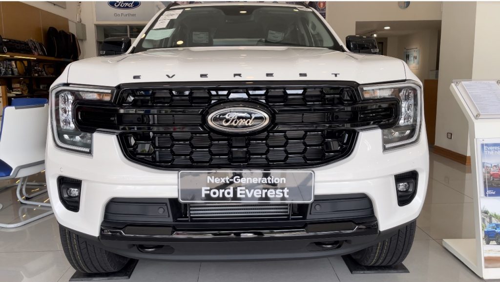 Giá lăn bánh Ford Everest Sport 2023 kèm chương trình khuyến mại từ Đại lý