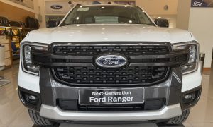 Phần đầu xe Ford Ranger Sport 2023 bắt mắt hơn