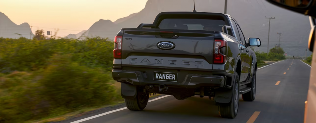Ford Ranger XLS 4x4 AT 2023 Phiên bản 2 cầu số tự động